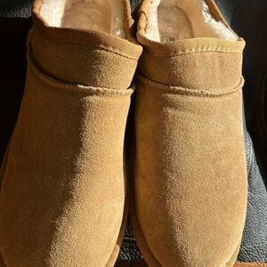 CUSHIONAIRE Women's Hilo Genuine Suede Cozy Mule Slippers